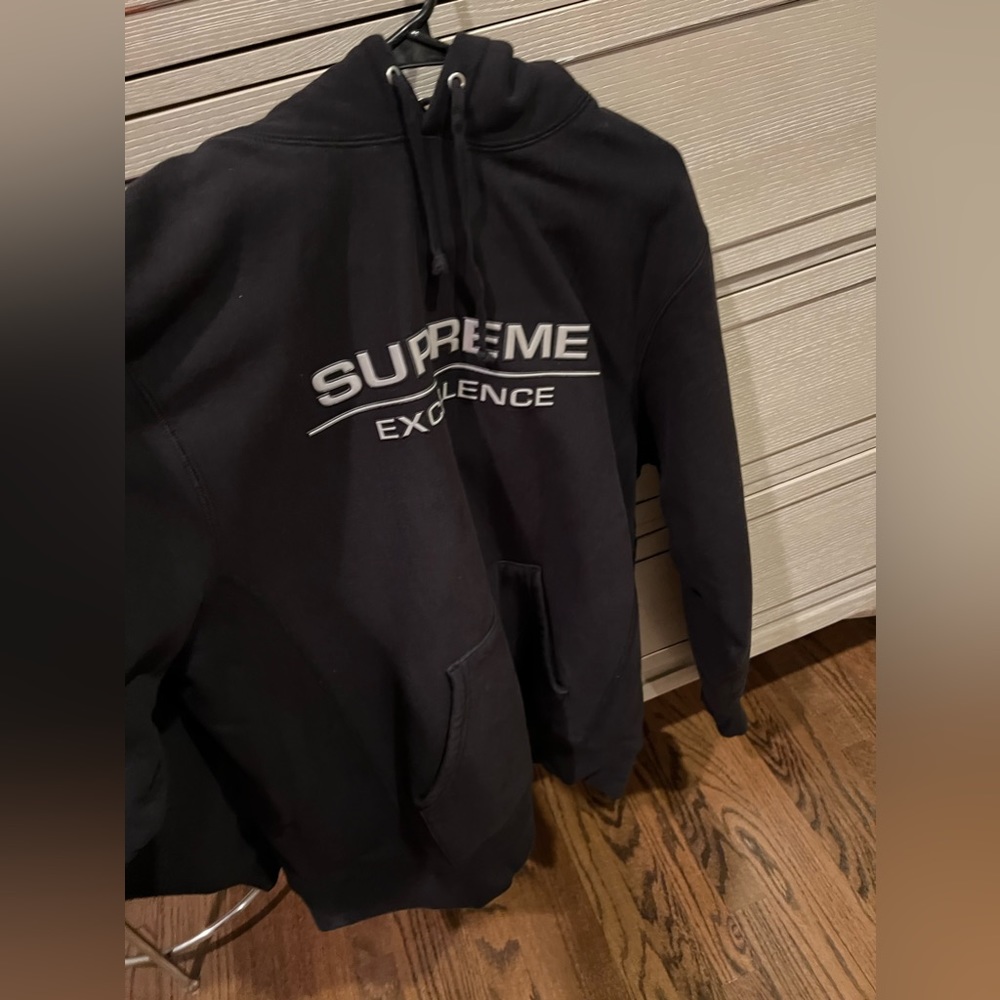 Supreme Men’s Black Hoodie